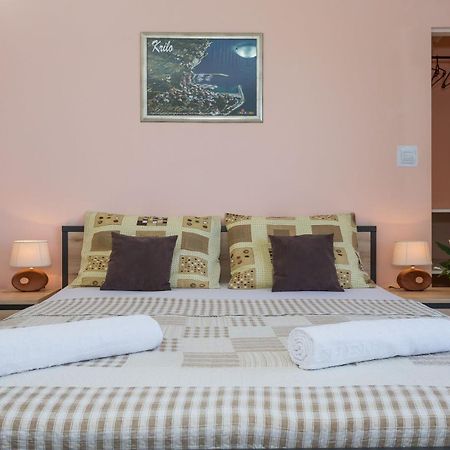 Apartments Verica - 15 M From Beach Krilo Kültér fotó